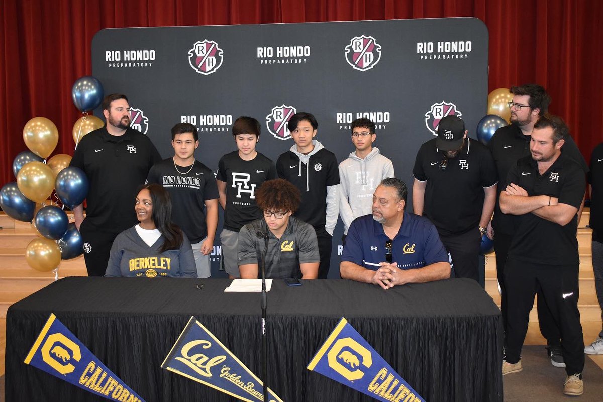 RyanMcCulloch42's tweet photo. Signing Day!! Unforgettable!🐻🐻 https://t.co/s7zNvRYB11