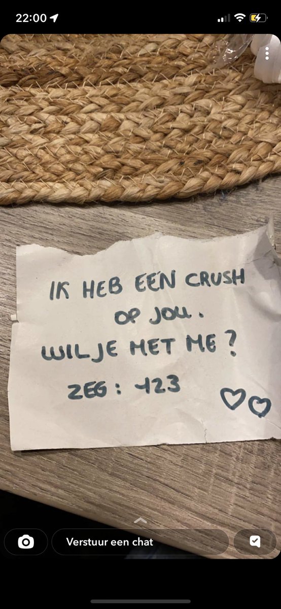 neshsarahhh's tweet photo. Imagine je crush probeert je zo te contacteren https://t.co/n5MNn3szHu