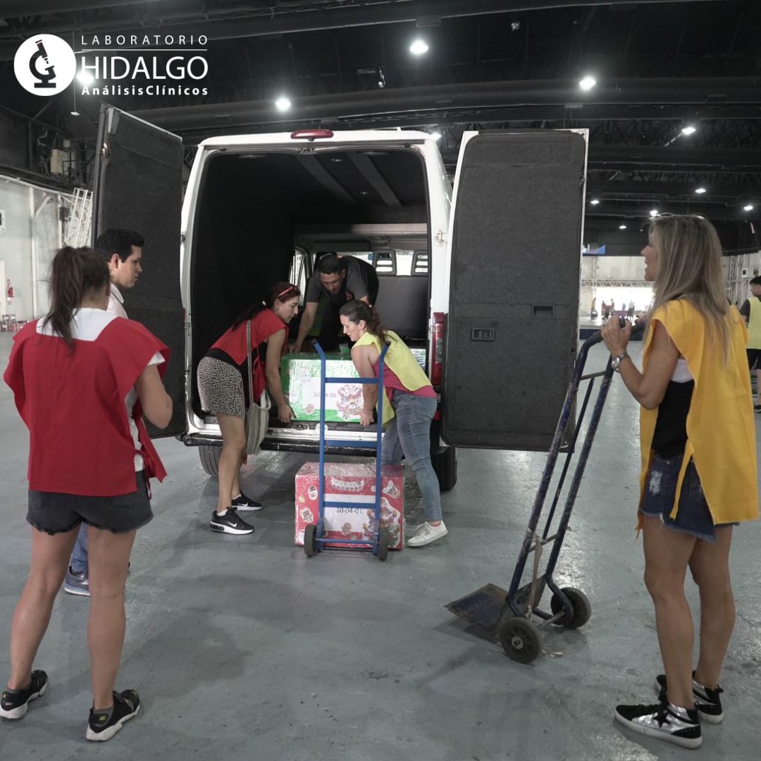 LabHidalgo's tweet image. Navidad Solidaria🎅

Desde #LaboratorioHidalgo colaboramos con Proyecto Nochebuena para todos en el armado de cajas que incluyen alimentos no perecederos, útiles y juguetes 🙌

Les deseamos a todos Felices Fiestas 💫

#comunidadhidalgo #navidadhidalgo #donaciones