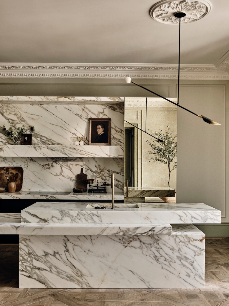 est living tweet media