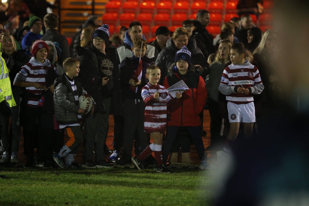 💡 𝙏𝙃𝙐𝙍𝙎𝘿𝘼𝙔 𝙉𝙄𝙂𝙃𝙏 𝙐𝙉𝘿𝙀𝙍 𝙏𝙃𝙀 𝙇𝙄𝙂𝙃𝙏𝙎 💡

#WWRL