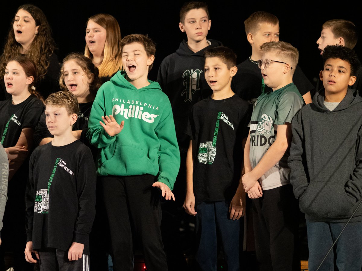 PennridgeSD's tweet photo. The #RidgeChannel Holiday Concert Music Extravaganza continues with another wonderful performance by the @PennCentralMS Students! Thanks for your musical gifts!
https://t.co/m1BeMl4ygN
#shareyourpsdgreat #pennridgestories #holidaymusic #HappyHolidays https://t.co/8MoqszciLI