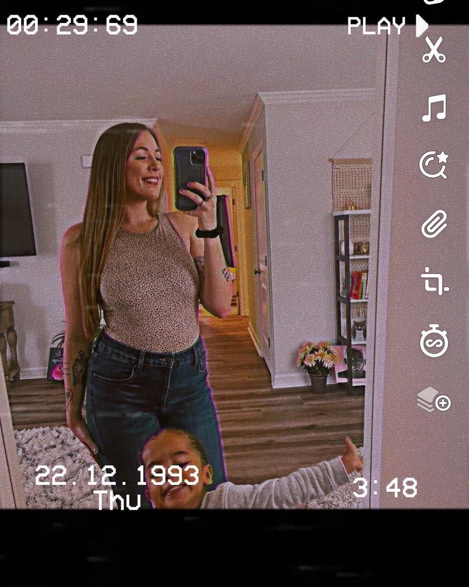 Always wanna be in mama’s pictures 🤍