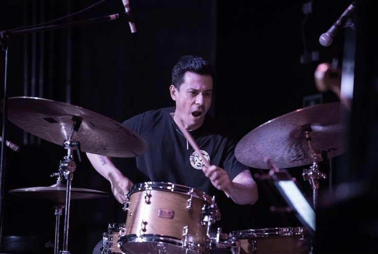 Roger Nuncio (@rogernuncio) on Twitter photo Esta foto captura todo lo que soy, quien soy, lo que tengo y lo que amo.
Gracias música por estar siempre conmigo.
Gracias a todos los que nos acompañaron anoche, por escuchar y vibrar con nosotros.
Y gracias a <a href="/luisbaezaphoto/">luis baeza</a> por la increíble foto. Esta foto captura todo lo que soy, quien soy, lo que tengo y lo que amo.
Gracias música por estar siempre conmigo.
Gracias a todos los que nos acompañaron anoche, por escuchar y vibrar con nosotros.
Y gracias a <a href="/luisbaezaphoto/">luis baeza</a> por la increíble foto.