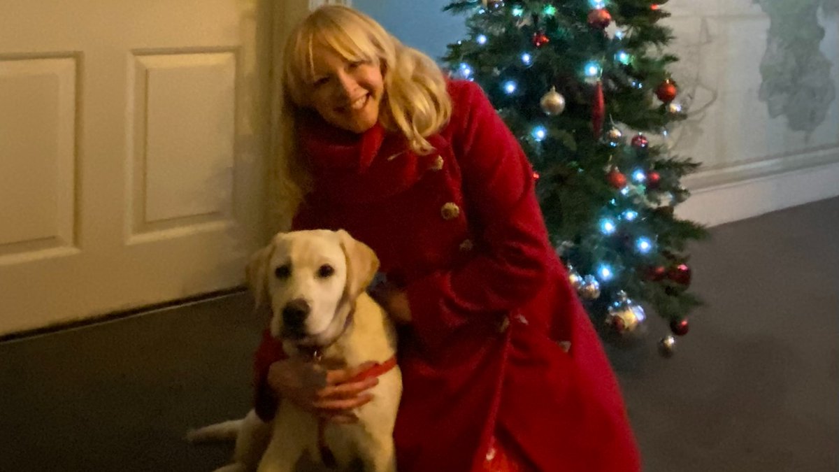 Living_Advent's tweet image. Another great #henley night for night #22 in the beautiful gardens of @SimmonsandSons &amp;amp; fantastic voice of @KittyMazinsky.  Big thanks to our hosts for their hospitality, &amp;amp; the generous &amp;amp; spirited audience, helping us raise lots for Thames Valley Animal Welfare #FeelingFestive