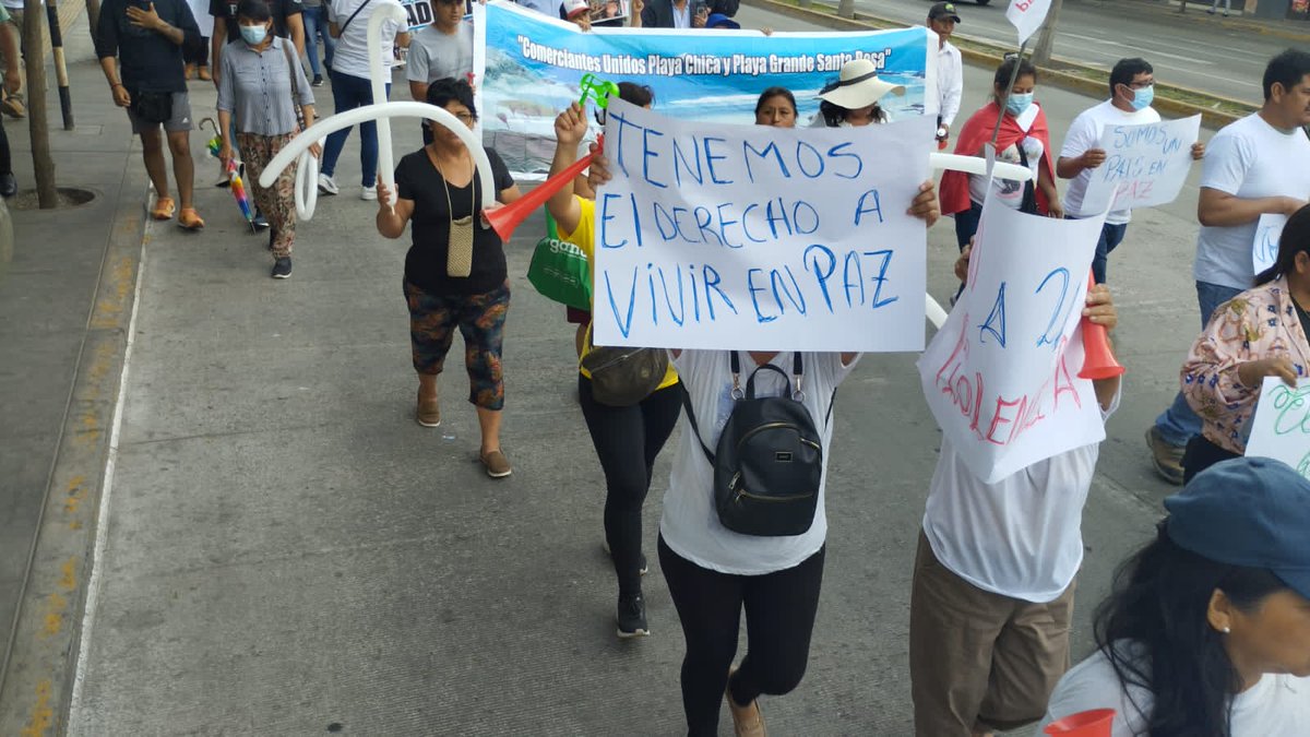 julia_esca's tweet photo. #MarchaPorLaPaz @americatv_peru @larepublica_pe @Latina_Noticias @rmapalacios @alvarezrodrich @julianaoxenford https://t.co/rXc6nytxuK