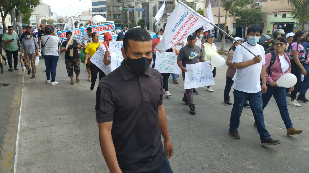 julia_esca's tweet photo. #MarchaPorLaPaz @americatv_peru @larepublica_pe @Latina_Noticias @rmapalacios @alvarezrodrich @julianaoxenford https://t.co/rXc6nytxuK