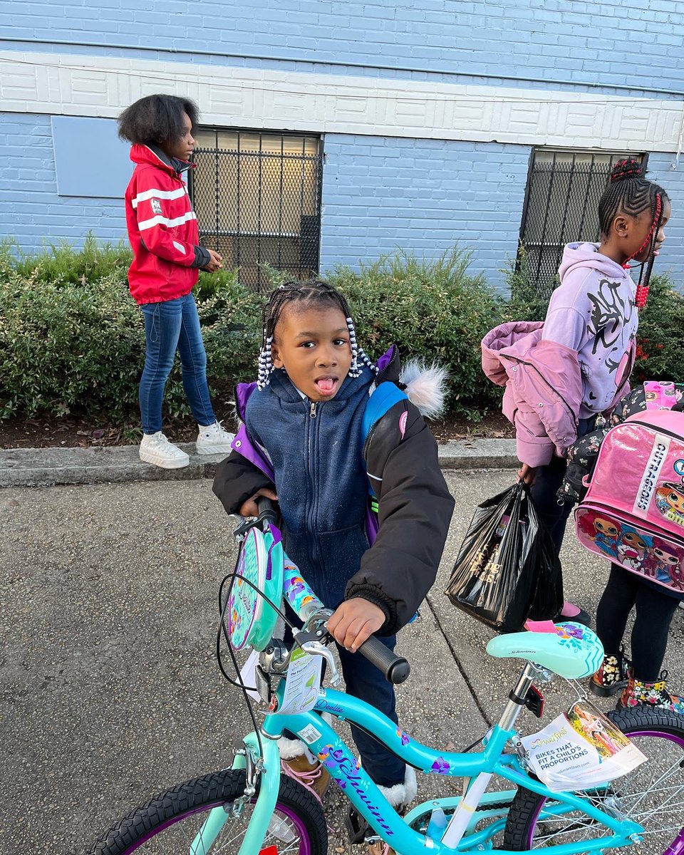 senatorsllfour's tweet photo. Good evening yesterday @dcRIAlized Senior & Youth Center and @MidCityDev, #EdgewoodManagement in partnership with @StanRichards69 of The Richards Group Foundation, #PSIFamilyServices, Inc. who donated cool bikes to the kids at Brookland Manorπ²!
#TrueCommunityEngagement β
β
https://t.co/8eFo6EBeHh