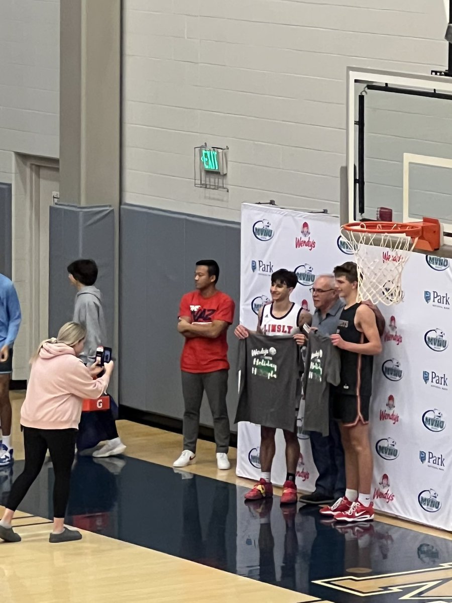 TonyaJa55291478's tweet photo. Player of the game!! 29 points! I am one proud Momma! #wvmade #linslyathletics https://t.co/C2FG1hErh3