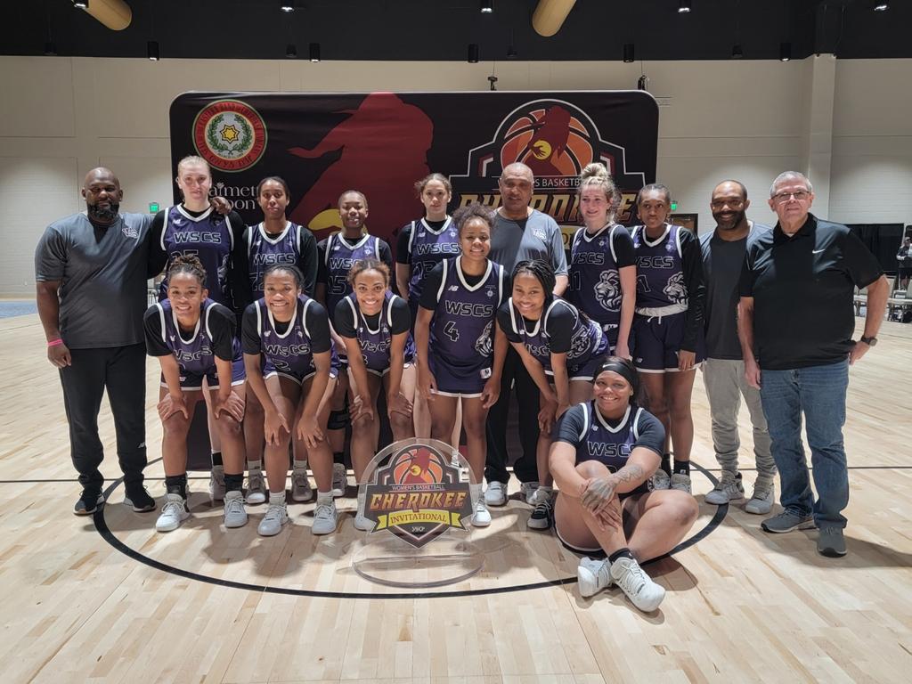 Merry Christmas to this group that went 3-0 in a fantastic Cherokee event. Insider Exposure did a tremendous job hosting. Championship game vs a strong 1of 1 Prep! Next up Title IX DC! Wscs Lions!