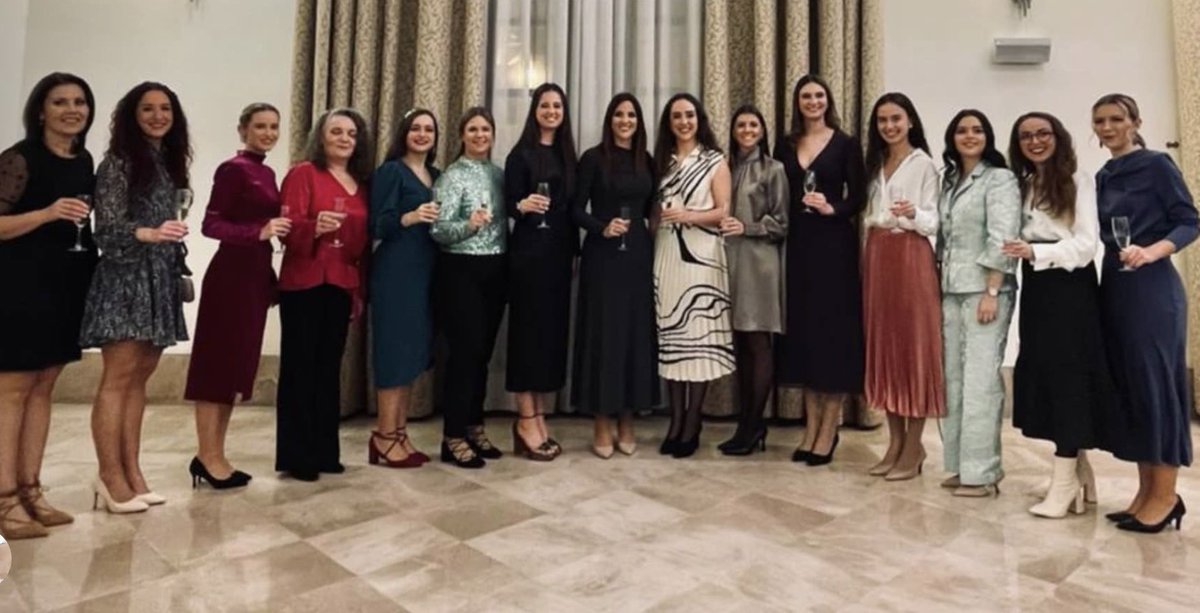 SanVicentMarva's tweet photo. Nuestro Presidente David y nuestra FM Catmen María han asistido hoy al brindis de Navidad en el Palacio de la Exposición con la Fallera Mayor de Valencia y su corte de honor. Un placer poder acompañarlas. 
¡¡¡FELICES FIESTAS!!!

#BrindisdeNavidad
#FMV23 
#CorteDeHonor https://t.co/1dEzFKxmdm