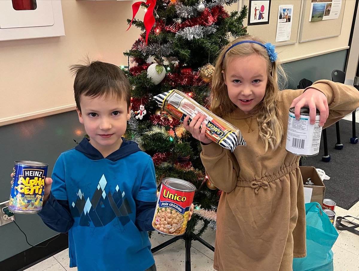 SASCBE's tweet image. Scenic Acres School community made a huge donation to the @CalgaryFoodBank this month. Thank you for your generosity! @yyCBEdu