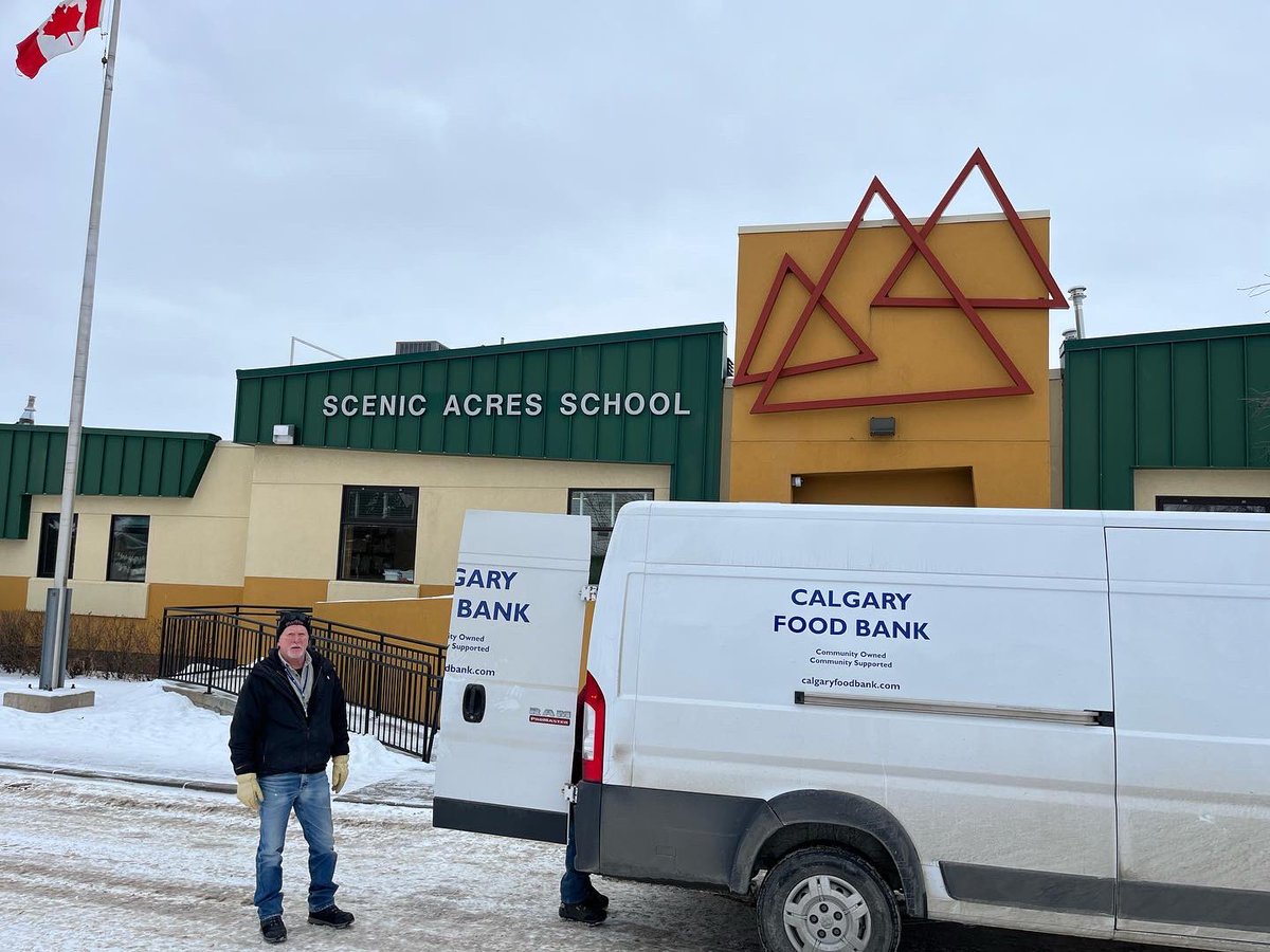 SASCBE's tweet image. Scenic Acres School community made a huge donation to the @CalgaryFoodBank this month. Thank you for your generosity! @yyCBEdu
