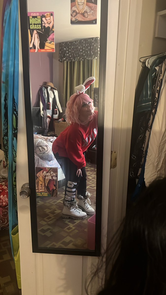 haleikehe's tweet photo. peep my mannequin in the back… tiddies outtttt 🐰🎅🏻 https://t.co/22olwHlAIj