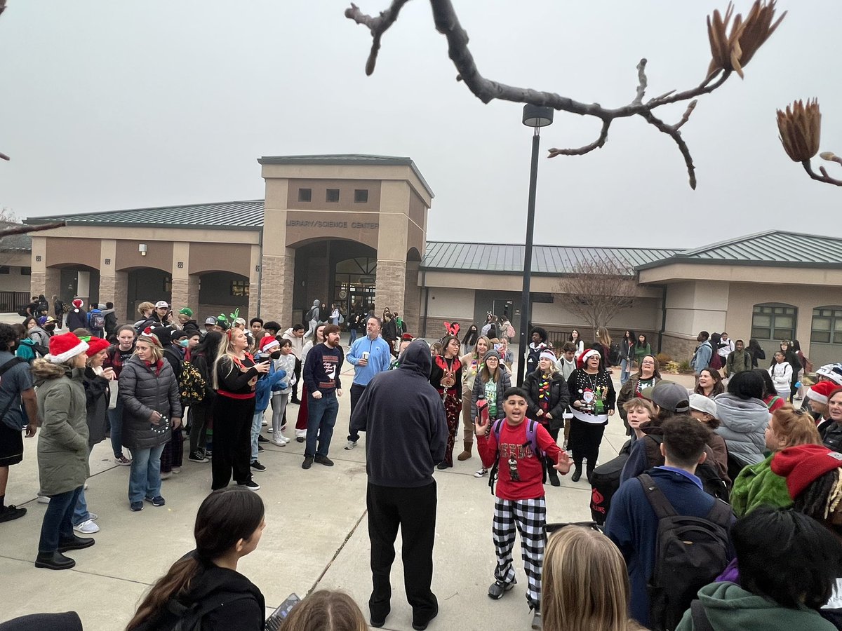 Adams_BUSD's tweet photo. AMS staff gave the students a festive start to the day by singing carols in the quad before school. #BeAMS https://t.co/7yX7YsR8HS