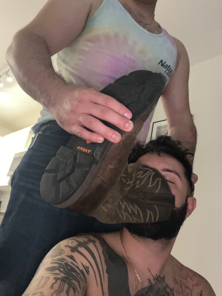 MasterDrew19's tweet photo. this is where a slave belongs. good boy. @footslavederek https://t.co/fLkFTfnO5I
