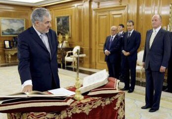 josepcosta's tweet photo. Cal saber que això va d’un Sr que el PSOE vol imposar de president del TC.
Era Fiscal General durant la tramitació de l’Estatut i magistrat del TC durant els fets de 2017 i fins ara.
A diferència d’altres, mai no ha fet cap vot discrepant amb la repressió. No arriba ni a poli bo. https://t.co/EiY5dKTk6K