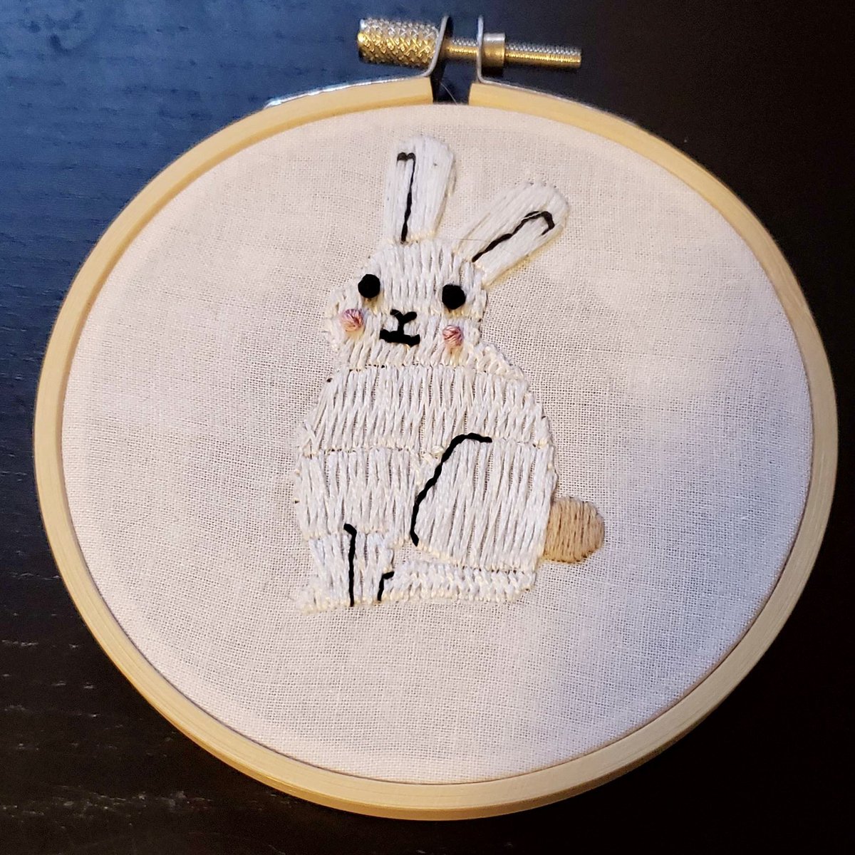 bilebrainz's tweet photo. [embroidery]

hehehe i can post two of these now…

gifts for my good friends @\ixjuvin and @\Ezra_DD ;v;
—-
#artistsontwitter #arttwt #embroidery #handembroidery #axolotl #bunny https://t.co/pd8EM2tcXQ