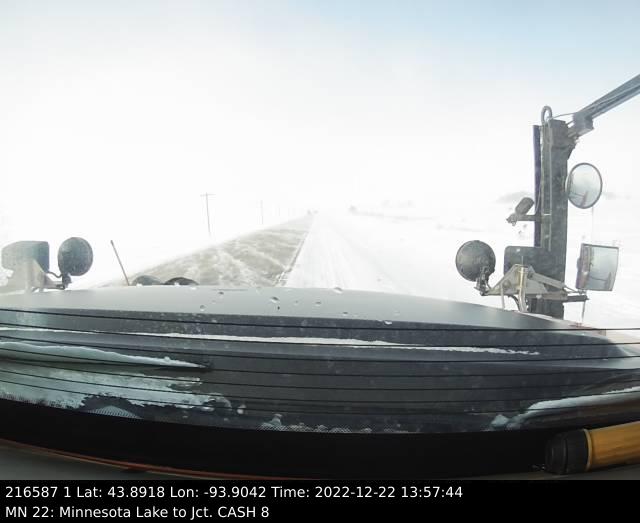 NWSLaCrosse's tweet photo. [3:33 pm] Blowing/drifting snow is on the increase across MN/IA just west of Interstate 35....where wind gusts are near 35 mph. Imagine what will happen when wind gusts are in the 45 to 55 mph range Friday! BE PREPARED. 

Thanks #MNDOT and #IADOT for these great plowcam images! https://t.co/NYfAQL5uPd