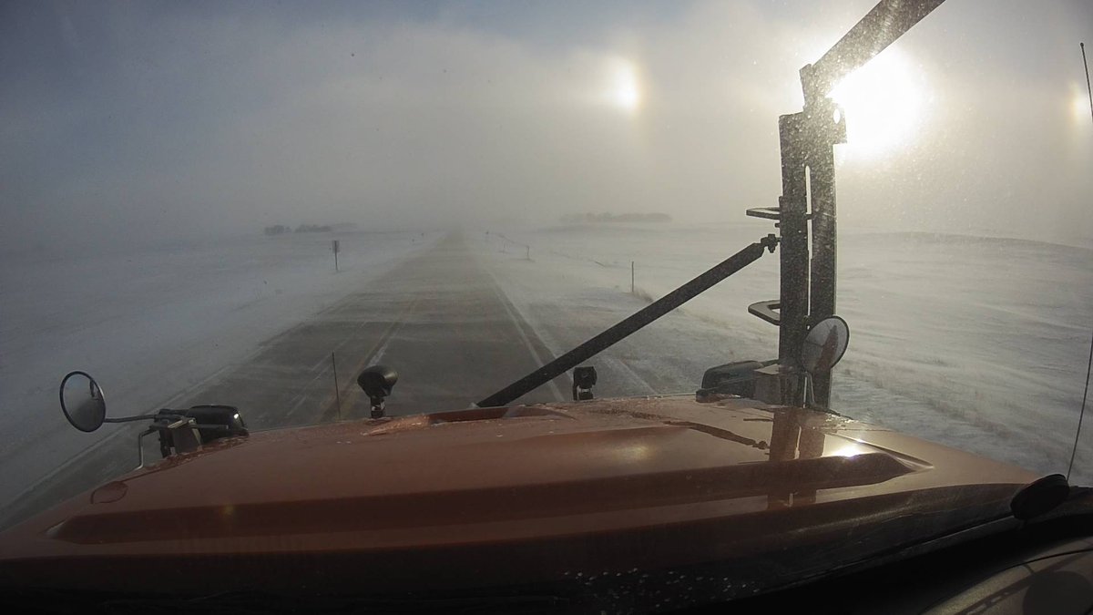 NWSLaCrosse's tweet photo. [3:33 pm] Blowing/drifting snow is on the increase across MN/IA just west of Interstate 35....where wind gusts are near 35 mph. Imagine what will happen when wind gusts are in the 45 to 55 mph range Friday! BE PREPARED. 

Thanks #MNDOT and #IADOT for these great plowcam images! https://t.co/NYfAQL5uPd