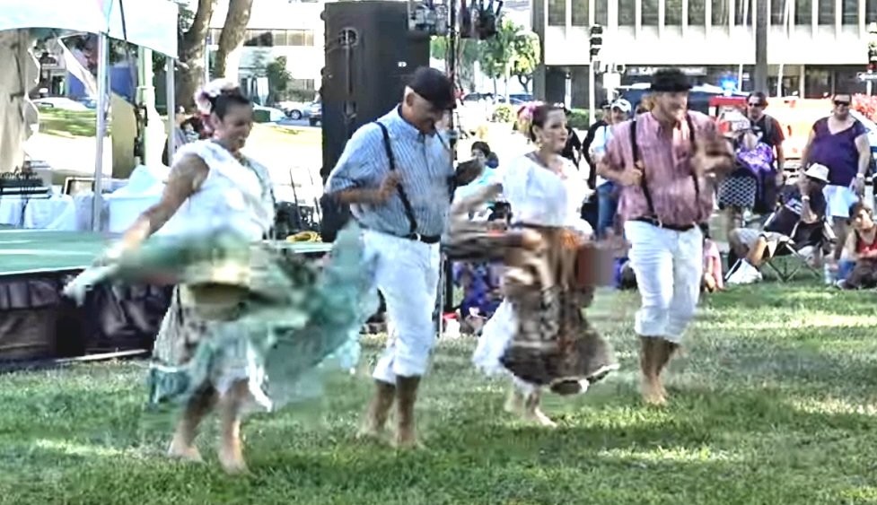 pr51cpdei's tweet photo. Boricuas en Hawaii 🇵🇷
Un siglo preservando su cultura en una isla del Océano Pacífico, donde son minoría frente a hawaianos, japoneses y anglosajones. "Lo que se ve, no se pregunta" #PR51  @Ericpr40 @barricada_azul1 @PuertoRico51st @PR51_EMM @EstadistaFrente @Evelyn_Ashbrook https://t.co/LYXo50IapR