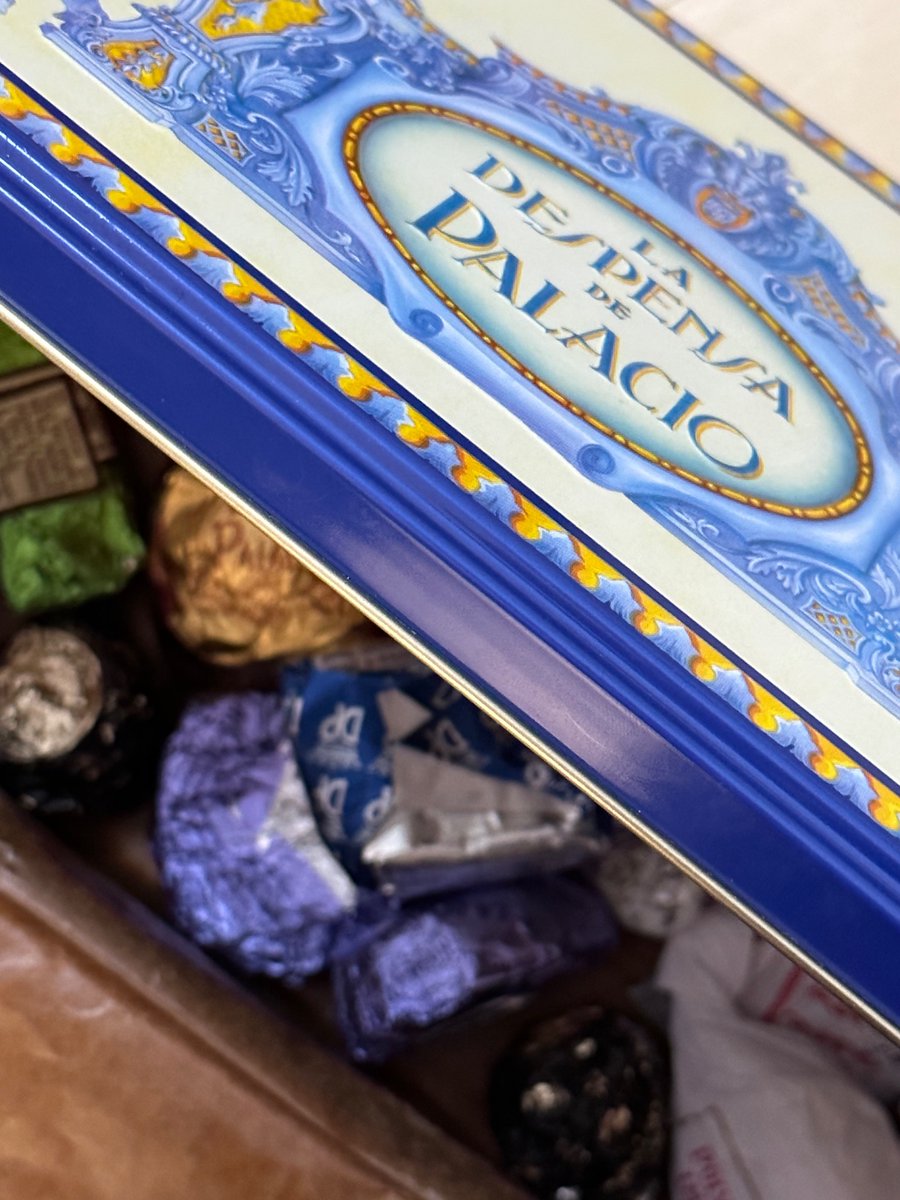 Miguel Sanz (@vlanco) on Twitter photo Si vais a comprar polvorones este año, en vez de comprar bandejas de turrón y dulces en el súper invertidlo en UNA caja pequeña de <a href="/DespensaPalacio/">La Despensa de Palacio</a>. Experiencia sobrenatural. Si vais a comprar polvorones este año, en vez de comprar bandejas de turrón y dulces en el súper invertidlo en UNA caja pequeña de <a href="/DespensaPalacio/">La Despensa de Palacio</a>. Experiencia sobrenatural.