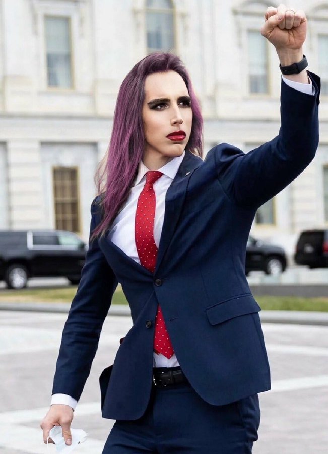 jfk22222's tweet photo. @patriottakes Miss Propaganda on Jan 6th
#HawlingAss https://t.co/Oa7CwOQfZK