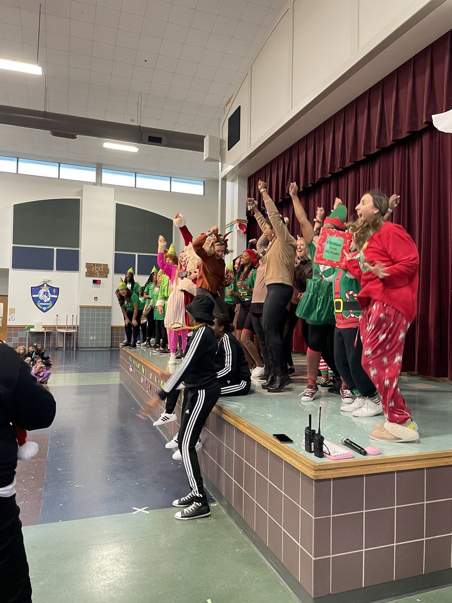 cmclainAP's tweet photo. Sing Off Day!!! Congrats to Team 1 @BrightAcadFISD ! Even had a special guest appearance by @4streetboys. https://t.co/6TpWRyScfJ