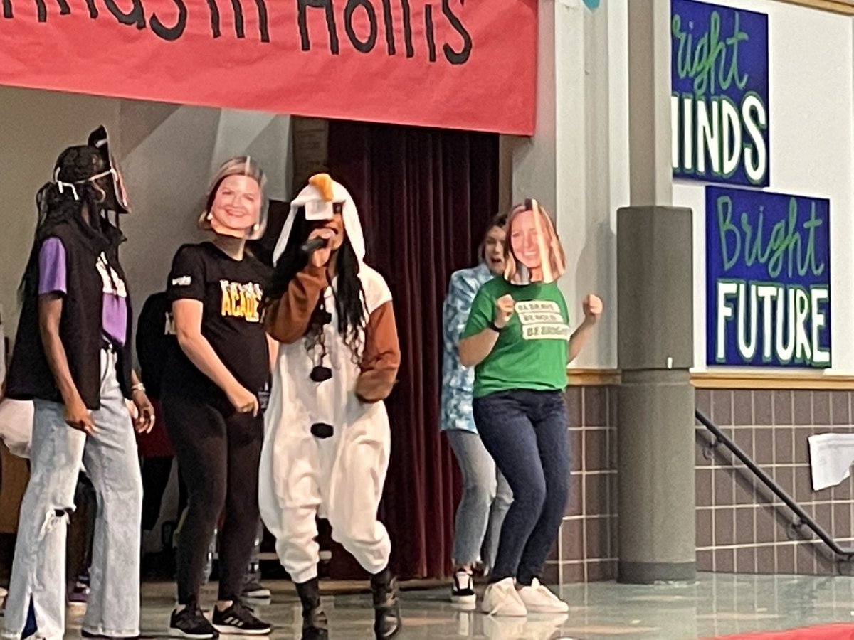 cmclainAP's tweet photo. Sing Off Day!!! Congrats to Team 1 @BrightAcadFISD ! Even had a special guest appearance by @4streetboys. https://t.co/6TpWRyScfJ