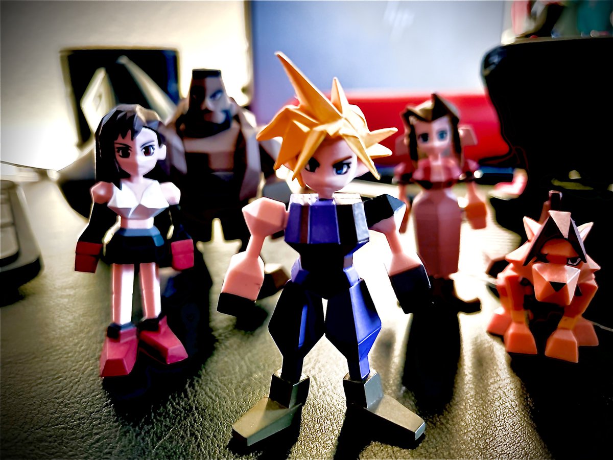 FFVII_FS_Cloud's tweet photo. Always remember the crew, the community and the friendships you build. Cherish them and always keep them to your heart. Never forget the times enjoyed building  the memories made with each other. This is what we truly shared in common playing #FF7FS https://t.co/Zao30g1X6T
