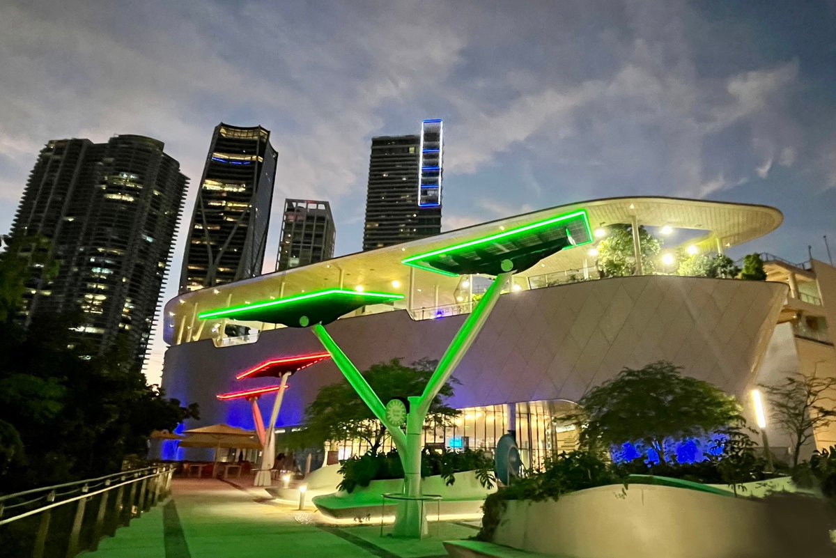 FrostScience's tweet photo. Fa, la, la, la, la – light up your holiday nights with SOLAR!☀️ We hope you're enjoying the festive holiday colors on our #FPLSolarNow solar trees this season. If you're in the holiday spirit, take a photo, tag us and use #FPLSolarNow! #FrostScience @insideFPL https://t.co/hYlhIsavNw