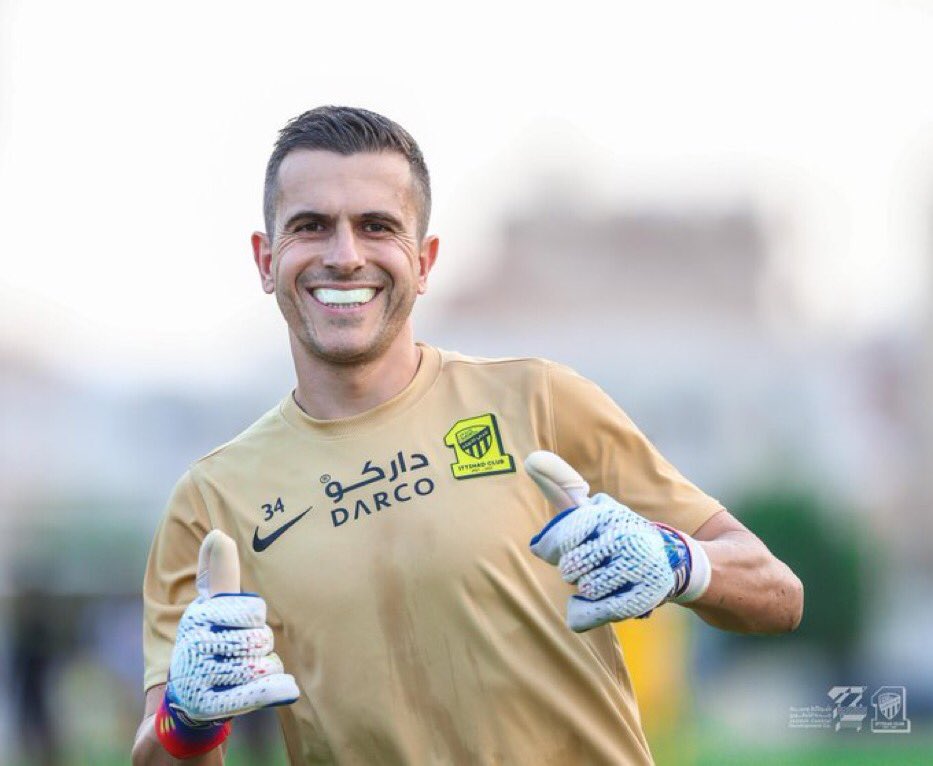 aloneboyninjaqw's tweet image. شكرا ي غروهي نجم المبارة💛💛