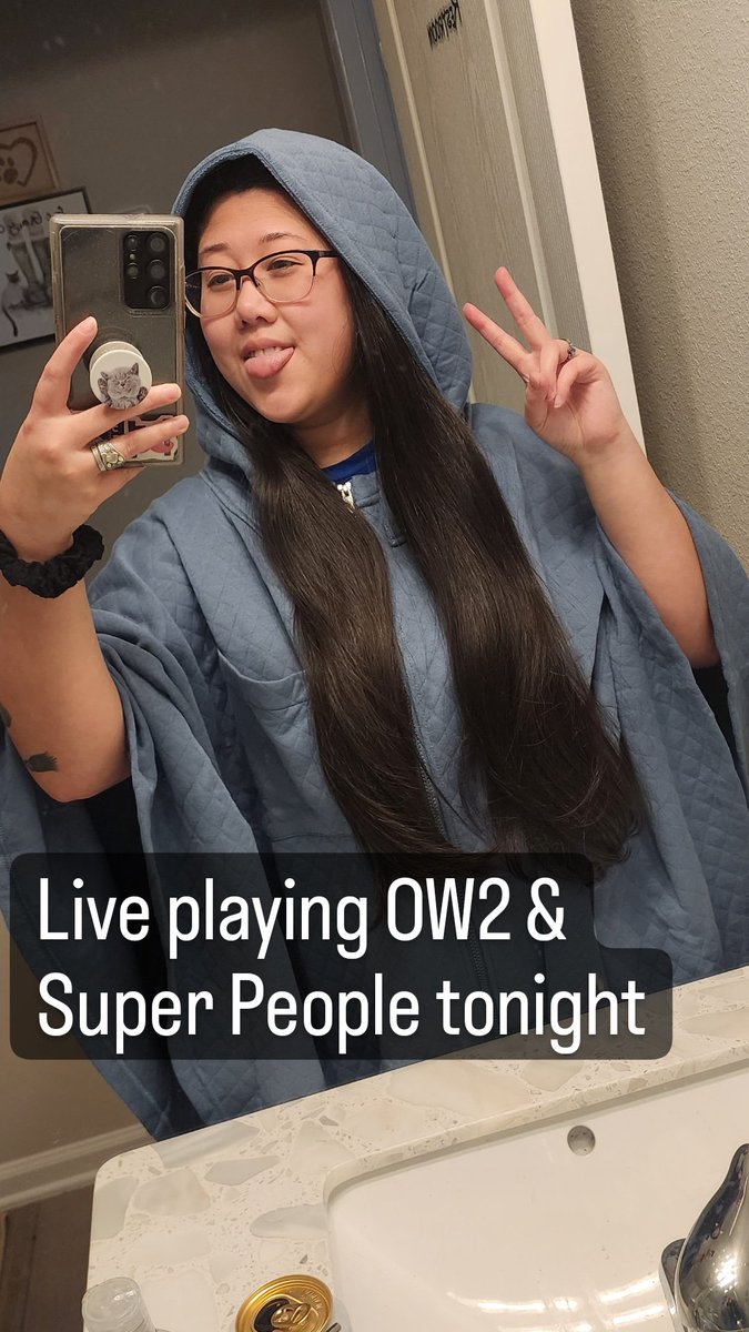 JoannaBui5's tweet photo. Live over at 

💙 https://t.co/ZWGxFYGXFF 💙

Wearing my new @cloakbrand cloak

Being warm &amp; comfy come on by!!

#ThursdayThought #twitch #twitchstreamer #TwitchAffilate #streamer #streamergirl #Overwatch2 #CLOAK https://t.co/NO64BzxiM7