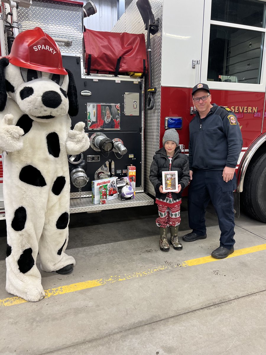 gbtownship's tweet image. Congratulations Ryett! Thank you for following along and playing our 12 Days of Holiday Safety! 
Ryett received met Sparky and received many other items donated from Georgian Bay Fire and Emergency Services.
Have a safe holiday Georgian Bay!

#GeorgianBay #GBFire #StaySafeGB