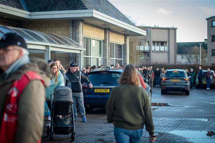 KateGraham03's tweet photo. Thought I would share the pics of the Queue i referenced in #lendahand post just do you all know I was working hard 😅 Loved every minute… 🥰 #coop #retailbuzz #workhardplayhard #inverness #telfordSt @KevinBuchanCoOp https://t.co/VQMWSx8ay7