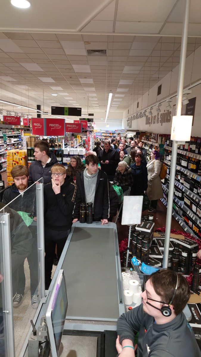 KateGraham03's tweet photo. Thought I would share the pics of the Queue i referenced in #lendahand post just do you all know I was working hard 😅 Loved every minute… 🥰 #coop #retailbuzz #workhardplayhard #inverness #telfordSt @KevinBuchanCoOp https://t.co/VQMWSx8ay7