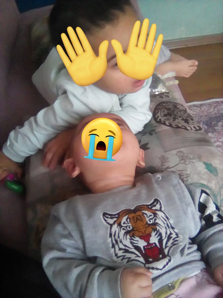 asyabebek7's tweet photo. # Allah için yalvarıyorum kurmanïnız olayım Allah için çocuklarım aç evde yiycek birşeyim yok bez süt mama gıda ihtiyaçım var ev kiramı veremedim evsahbim evden cık diyor lütfen kiramı vermeme yardım edin Allah aşkına yavrularım çocuklar aç ağlıyorlar paylaşın 🕋🕋🕋🕋🕋🕋🕋🕋🕋 https://t.co/bX3fbdArYm