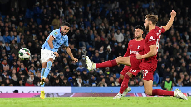 LiverpoolFC890's tweet photo. One minute to go- keep pushing Reds 💪 #MCILIV https://t.co/CHgxh7Wjhl