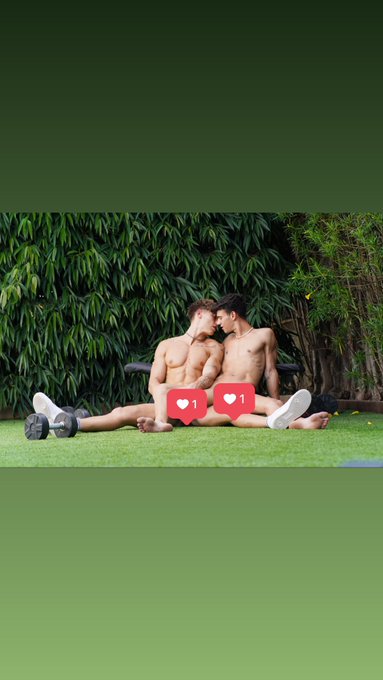 Good news guys 😊 For this Christmas I have put the biggest possible discount on my Onlyfans .  50% 🎉