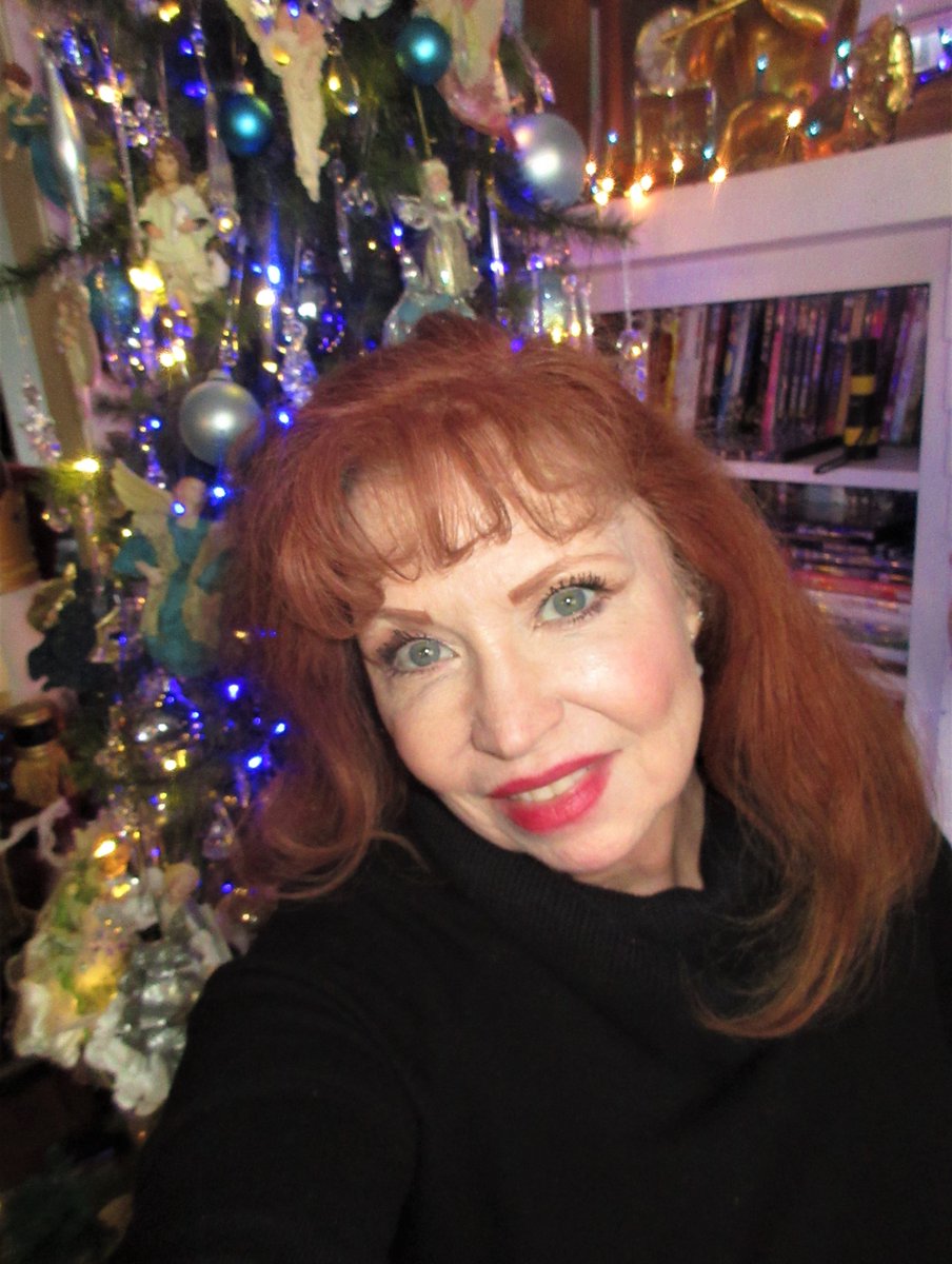 EllenByerrum's tweet photo. Bitter cold day out there, soup on the stove, and sparing a thought for those without a home in subzero temperatures. Hope you are warm, well fed, and have something excellent to read. #writerslife #coldwinterday https://t.co/a1R42zva8T