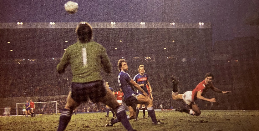 QueSeraSeraMUFC's tweet photo. 22nd December 1984. Manchester United vs Ipswich Town @gary_bailey1 @bryanrobson https://t.co/7X2t6gbUym
