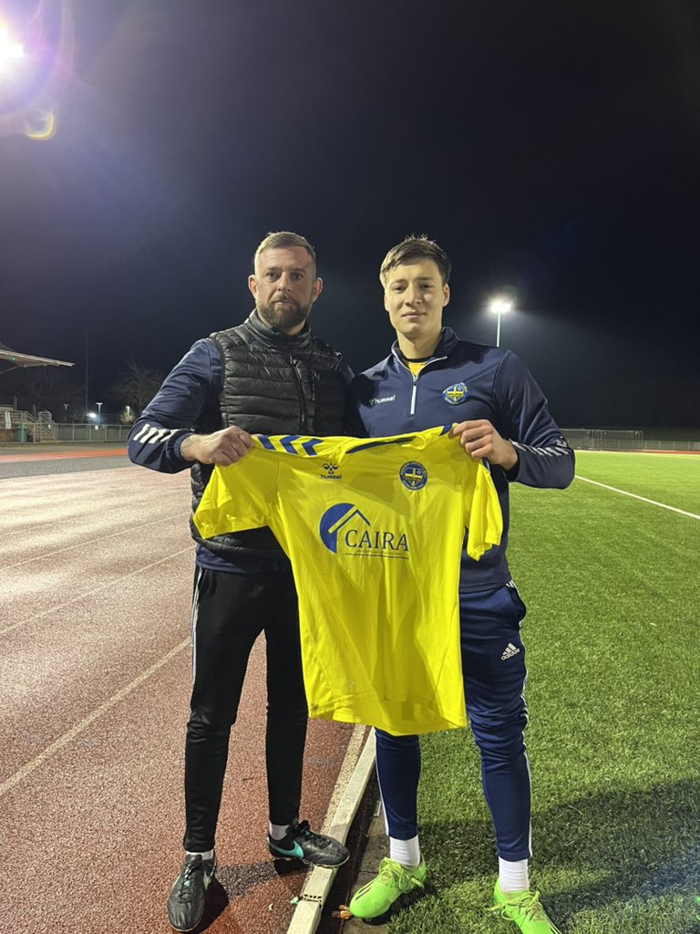 Delighted to welcome Maro Ramadan to the club. The versatile defender returns home to Oxford having been in the US on a scholarship and playing for the Cardinals of Connecticut 

Delighted to have you with us Maro! 👊