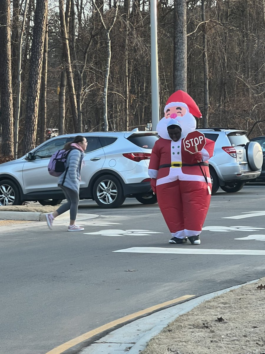 wolfgrad's tweet photo. @kaman723 I did smile seeing the crossing guard Santa….aka: Mr. Thomas. ❤️ https://t.co/Uoml5t6LZ4