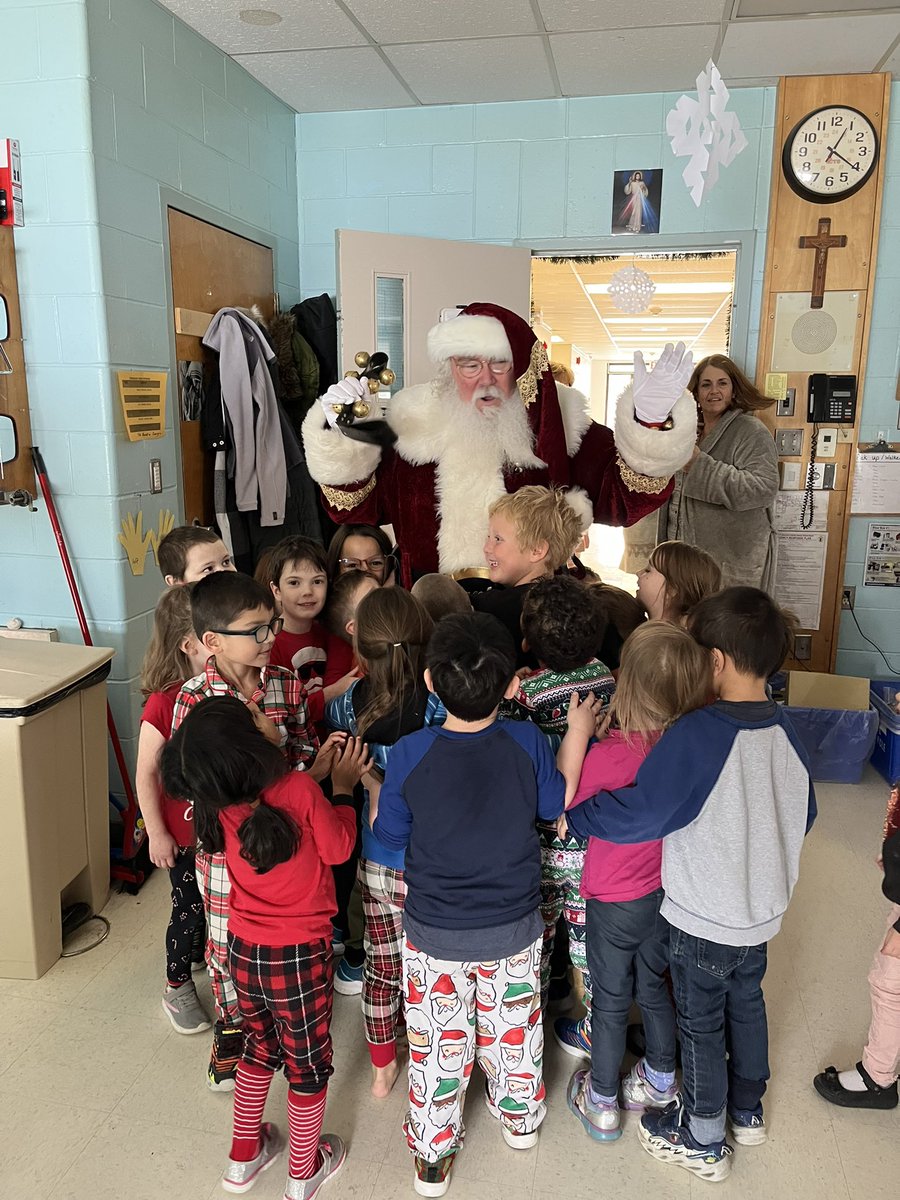 What a final day before the Holidays! Stockings were filled, presents wrapped and a special visit from Santa! Truly blessed 💕 #togetherisbetter #christmas #SantaClausIsComingToTown #kinderland <a href="/alcdsb_rosa/">Holy Rosary CS</a>