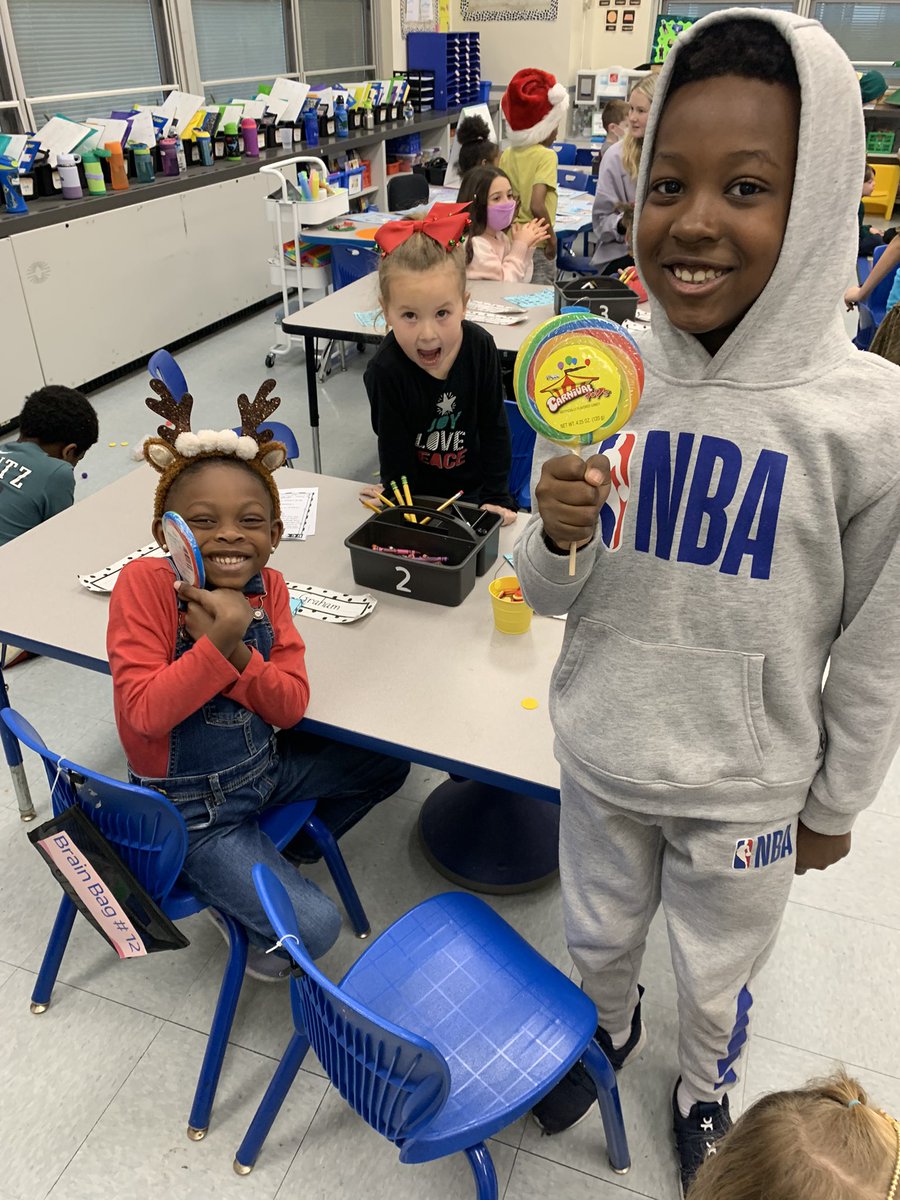 Fun day with buddies playing Bingo! Shout out to our winners 🥰🍭 <a href="/Nixon3rdGrade/">Lauren Nixon</a> #tatemtweets