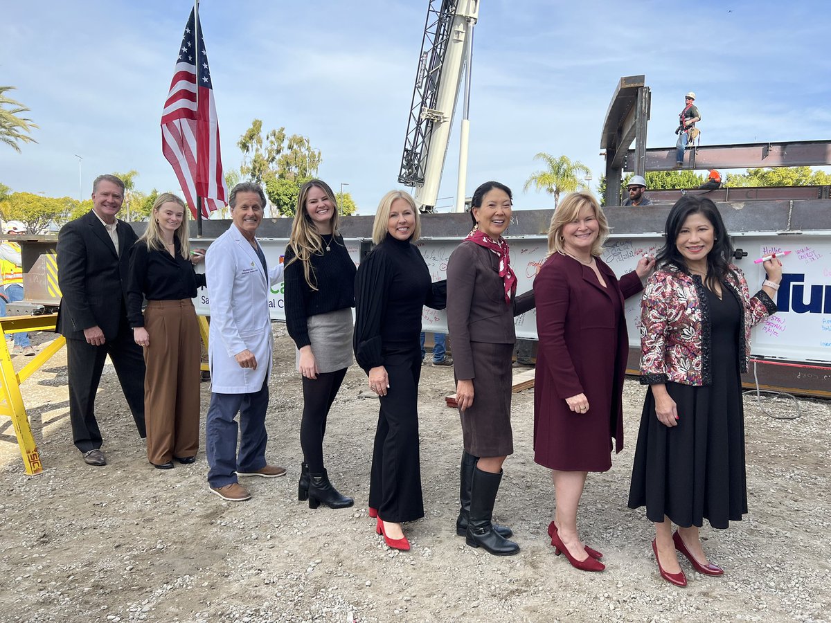 Today, MemorialCare Saddleback Medical Center celebrated the topping out of the future Women’s Health Pavilion. Executives, donors and staff gathered at the construction site and were invited to sign the final beam before it was placed on the building.
