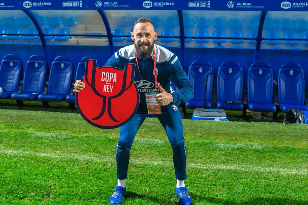 Imposible al ver la #lacopadelrey no recordar los grandes momentos vividos el año pasado <a href="/atleticbalears/">Atlético Baleares</a> #lacopamola 🔵⚪️