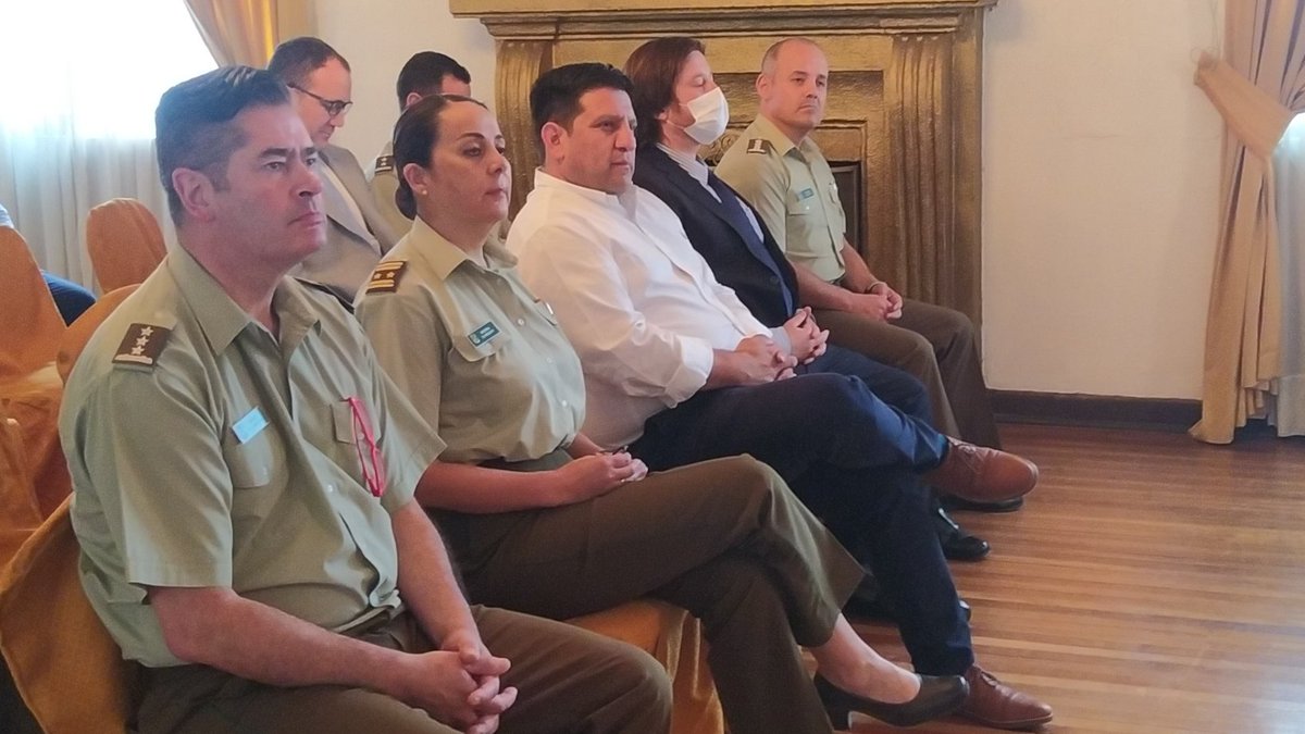 Carab_Maule's tweet photo. #TALCA:Se realizó el lanzamiento de una nueva modalidad de notificación a conductores, que disminuirá la labor adm a Carabineros. Instancia liderada por la Jefa de la VII Zona de Carabineros #Maule, Gral Berta Robles, @DPRMaule y el juez de policía local de Vichuquén @MirkoB_D. https://t.co/5bdiAzQJ28