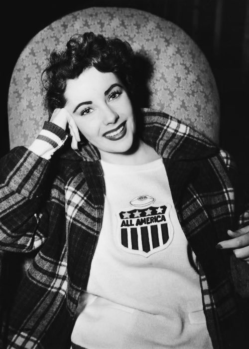 archive_oldholl's tweet photo. Elizabeth Taylor, 1948. https://t.co/XdEB8hjkUd