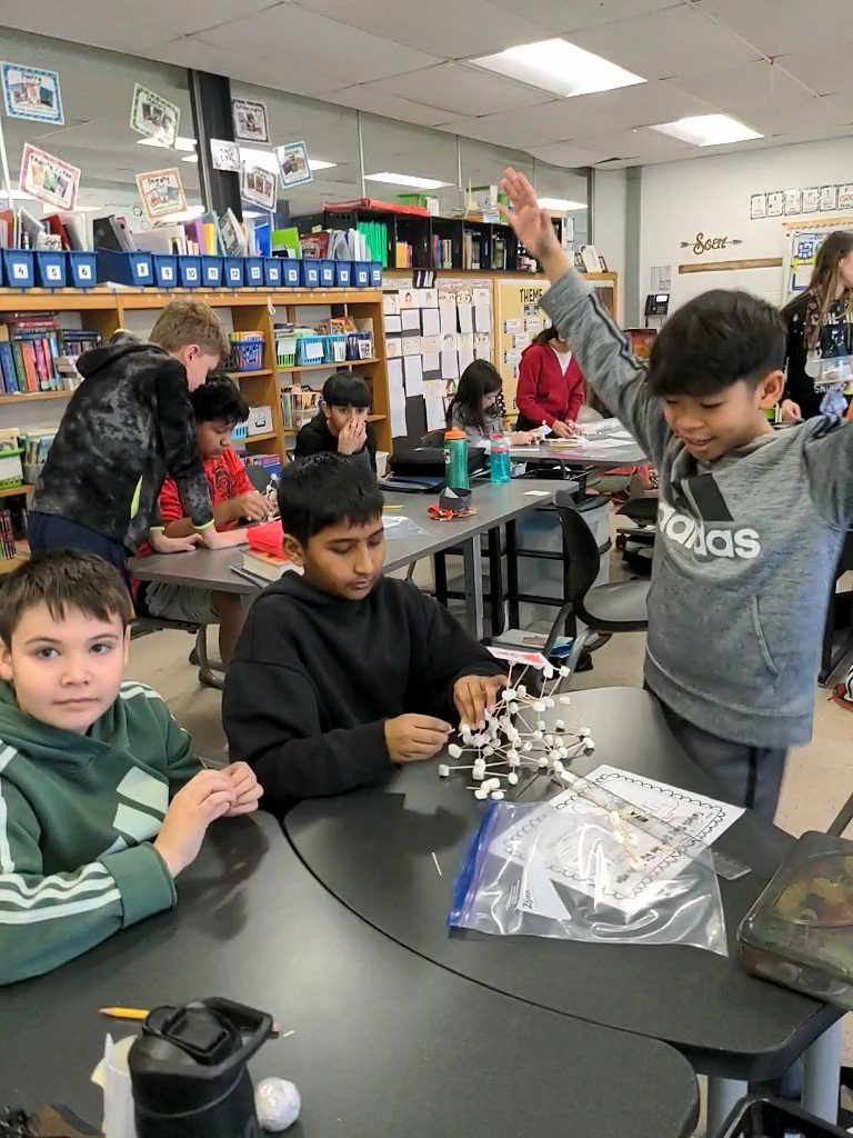 Mrs. Honsa tweet media